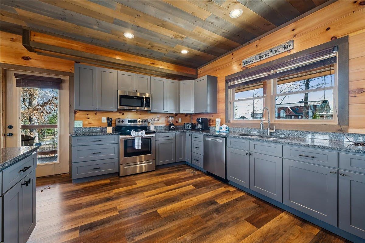 32Kitchen