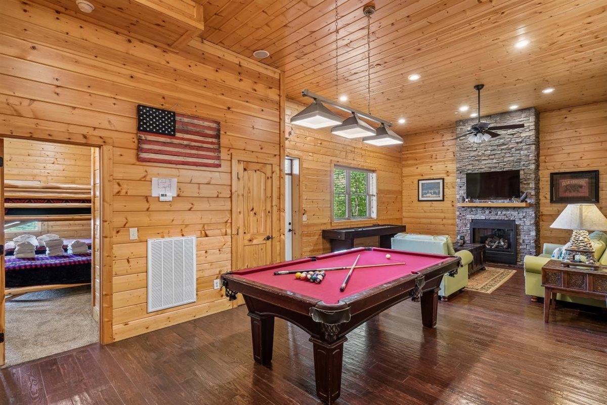 097Recreation Room