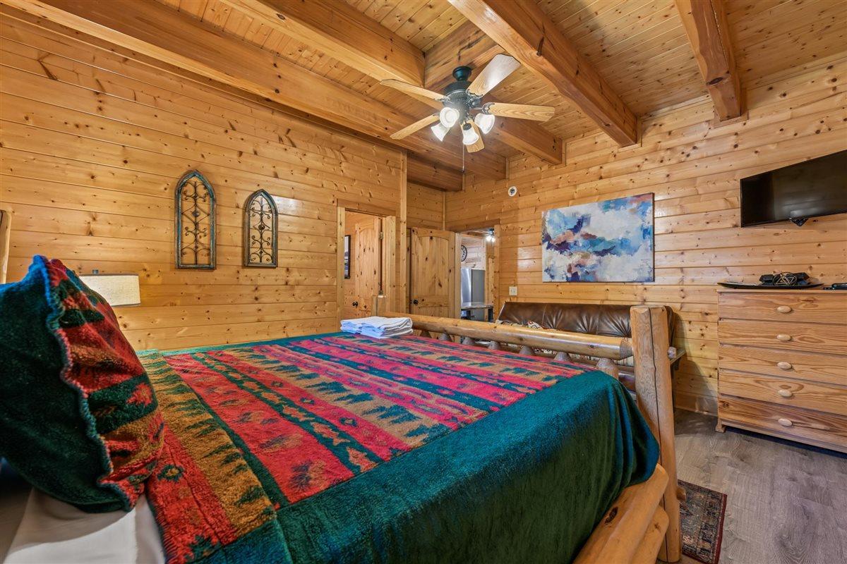 048Bedroom