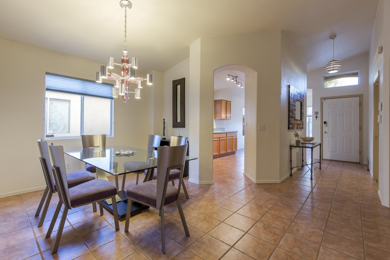 Dining table and chairs for up to 6 guests.