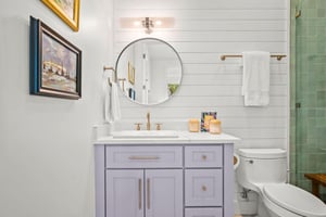 Fourth King Bathroom, 1st Floor