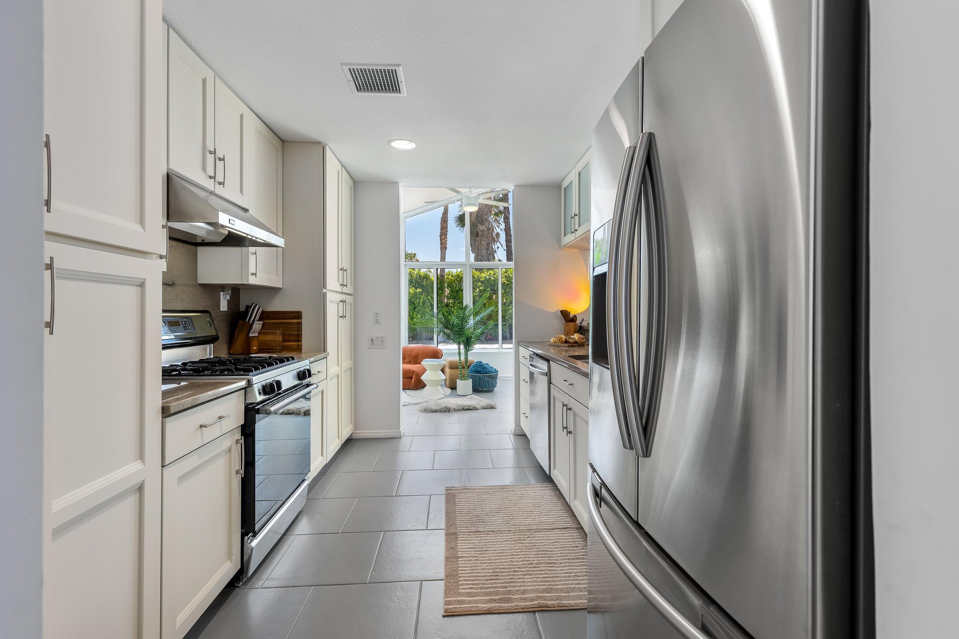 Well equipped kitchen for all your culinary needs