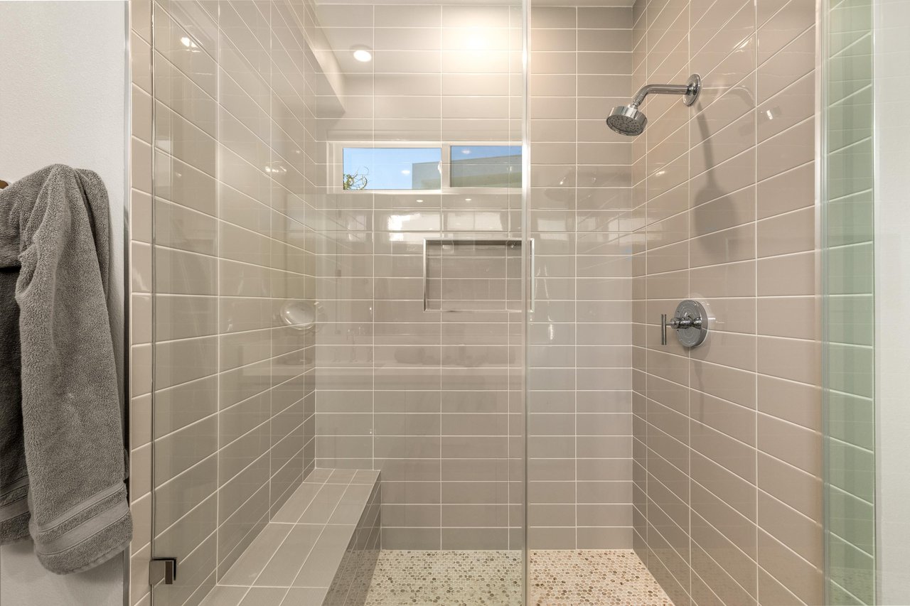 Spacious walkin shower