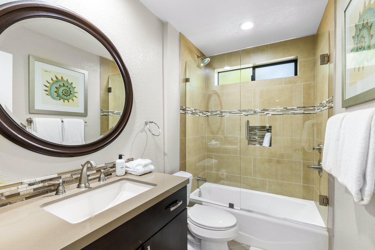 Full guest bathroom with showertub combination.