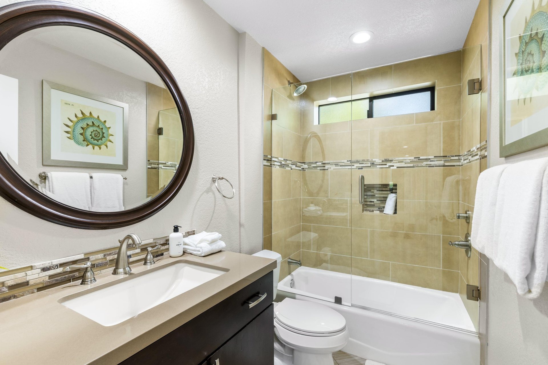 Full guest bathroom with showertub combination.