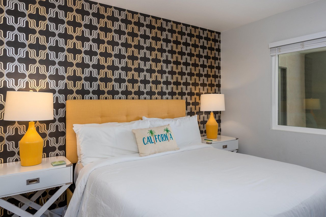 Wonderful printed wallpaper
