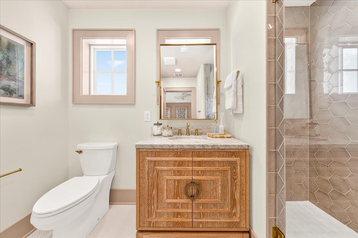 3rd Floor, King Bathroom