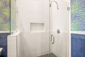 Second King Bathroom, 2nd Floor