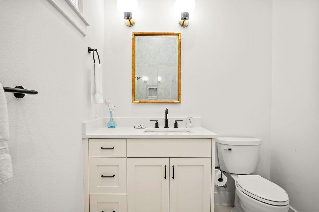 Shared Bathroom, 2nd Floor