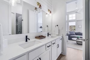 1st Floor, Shared Bathroom