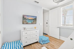 TwinFull Bunk Bedroom