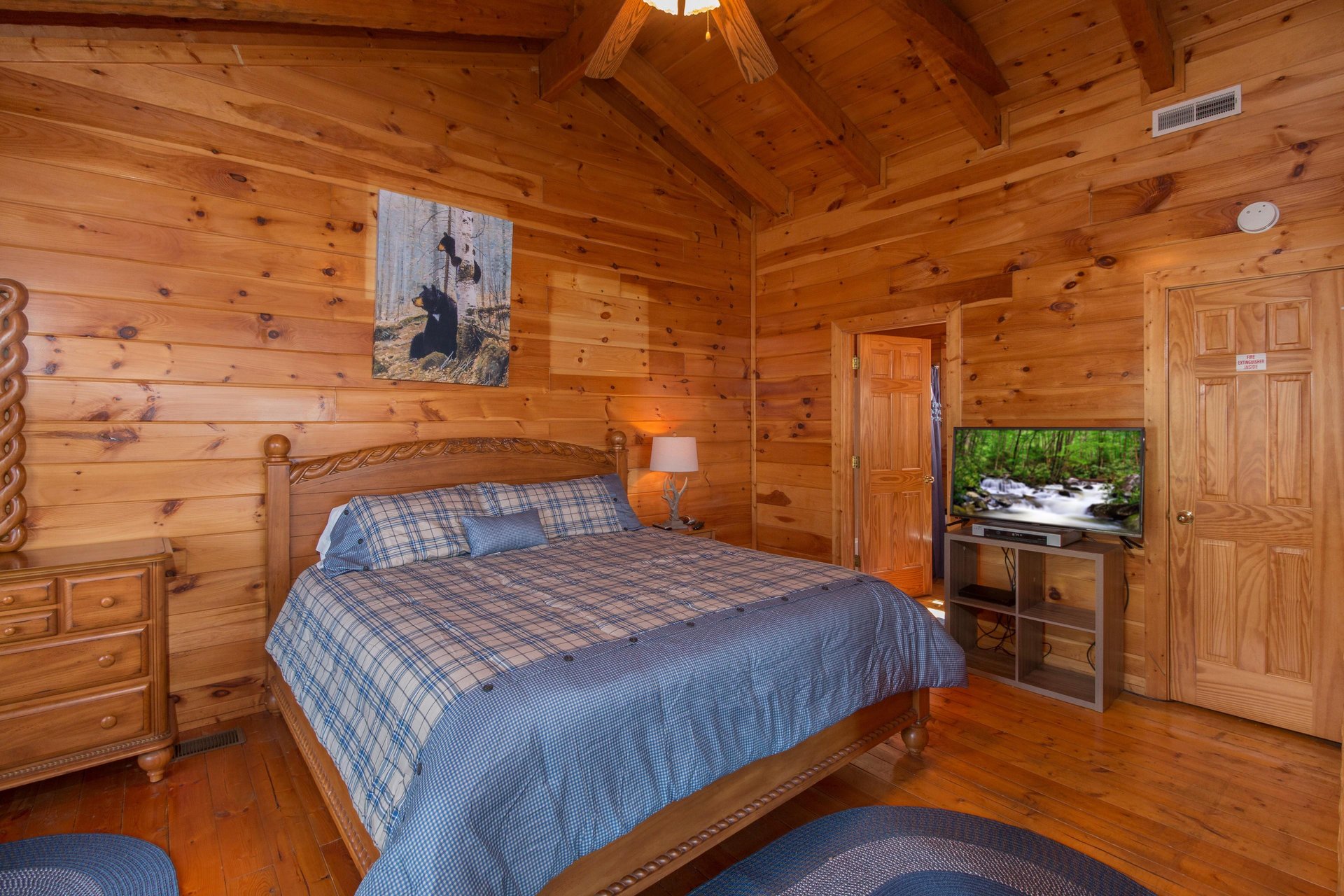 Bedroom with a king bed and TV at EllaVation, a 3 bedroom cabin rental located in Gatlinburg