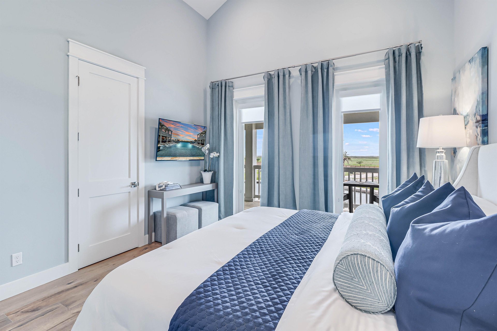 2nd Floor Primary, King Suite overlooking Leisure Lake