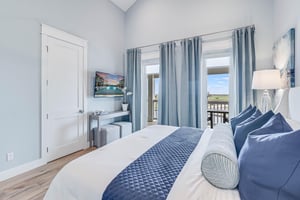 2nd Floor Primary, King Suite overlooking Leisure Lake