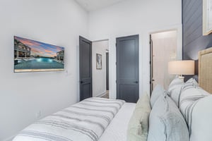 Queen Bedroom, 2nd Floor