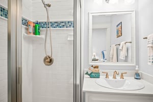 Double Twin Bathroom, 1st Floor