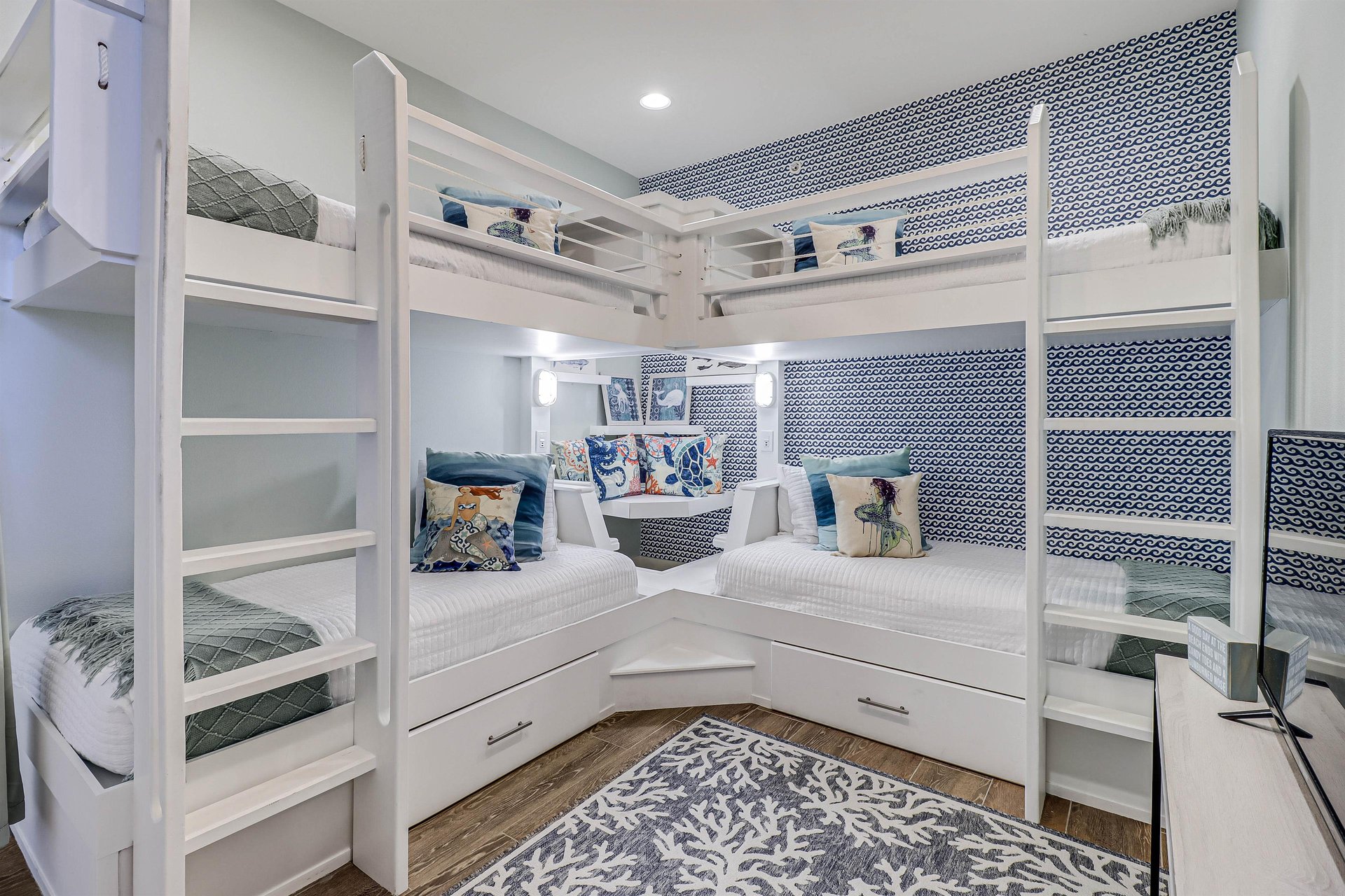 Bunk Suite, 2nd Floor