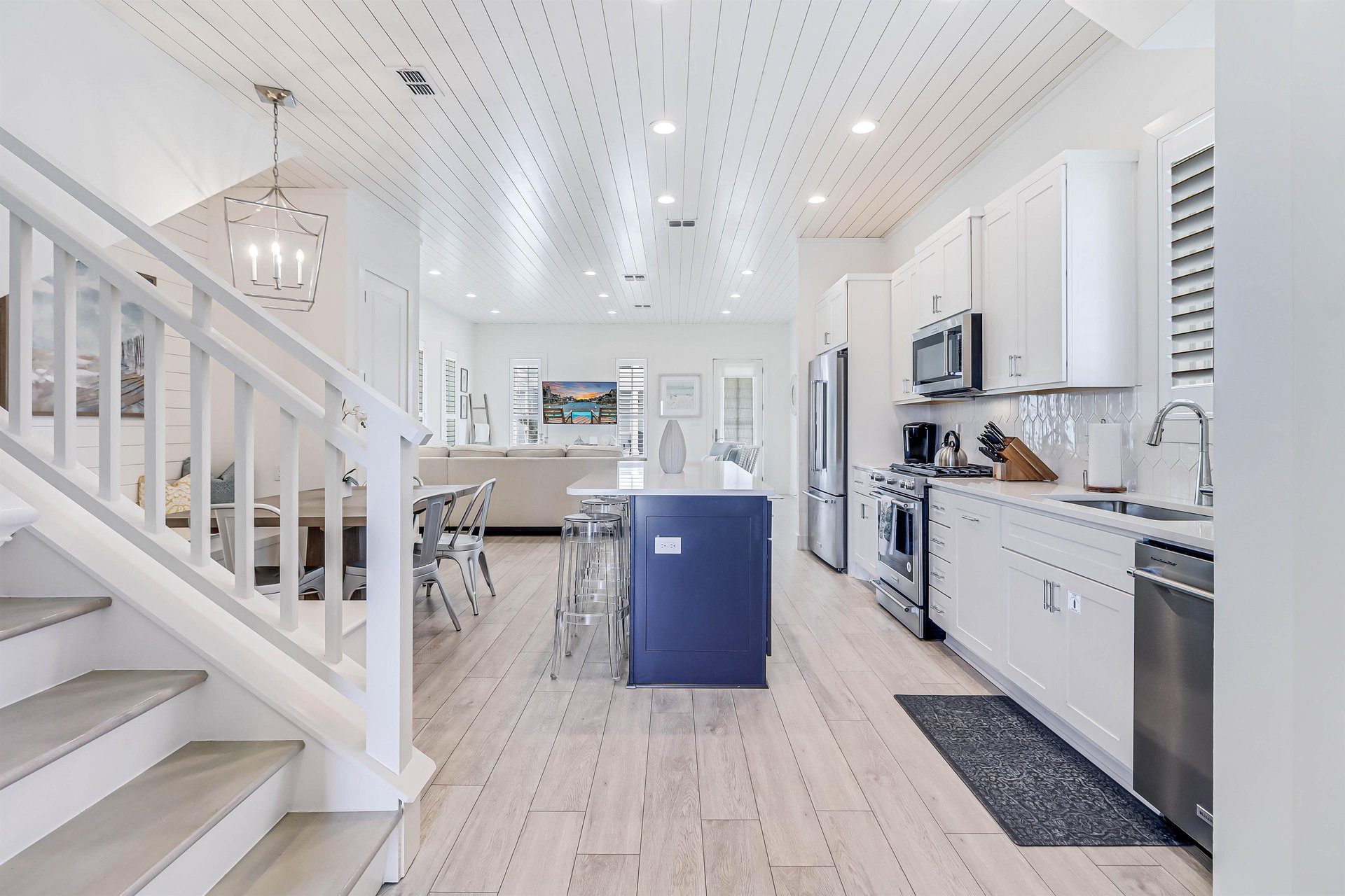 Living Area, 1st Floor