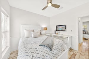 1st Floor, Queen Bedroom
