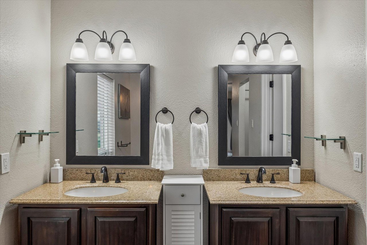 En suite primary bathroom with dual sinks.