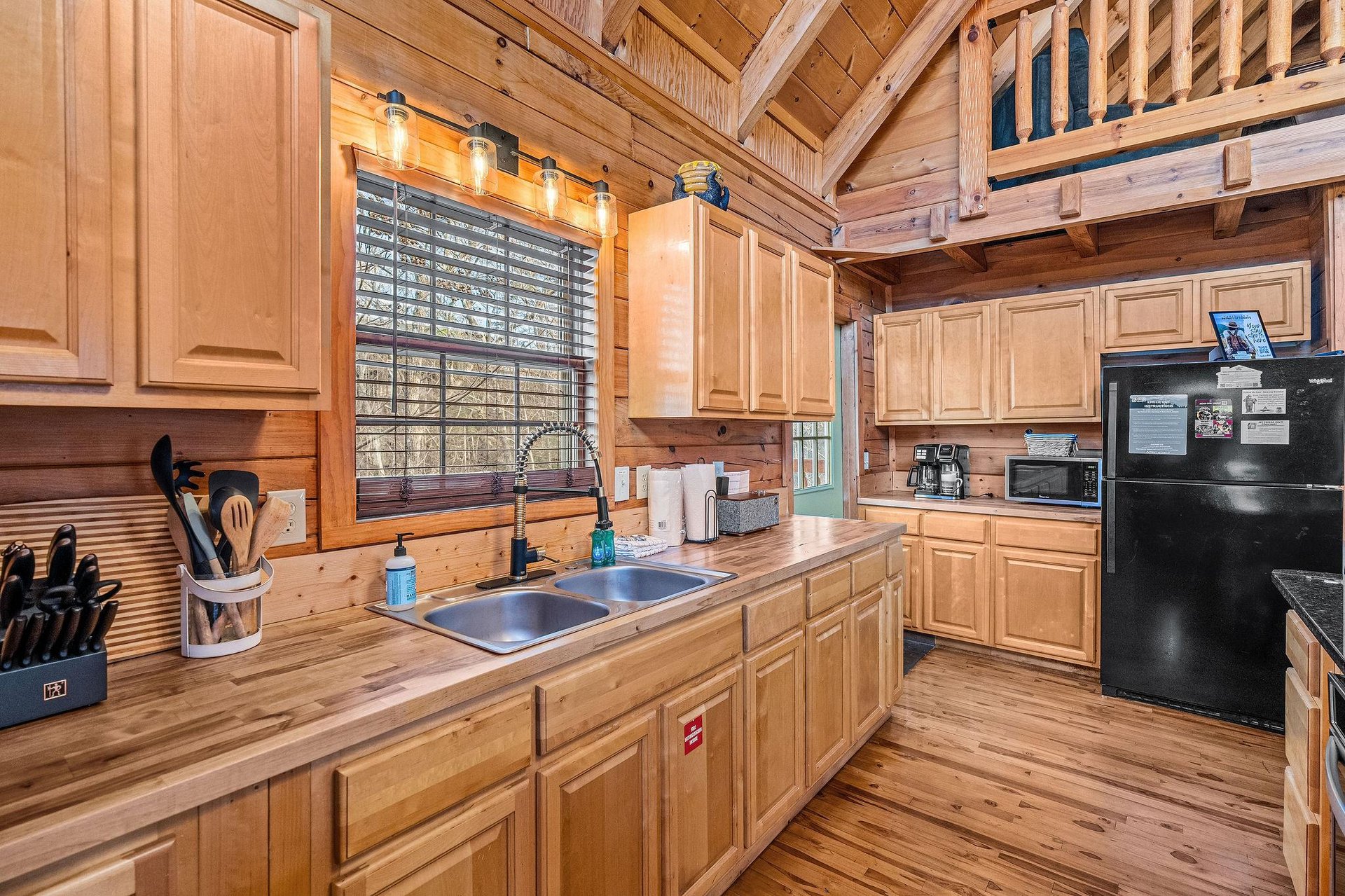 Kitchen sink with cabinets