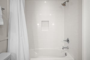 King Bathroom TubShower