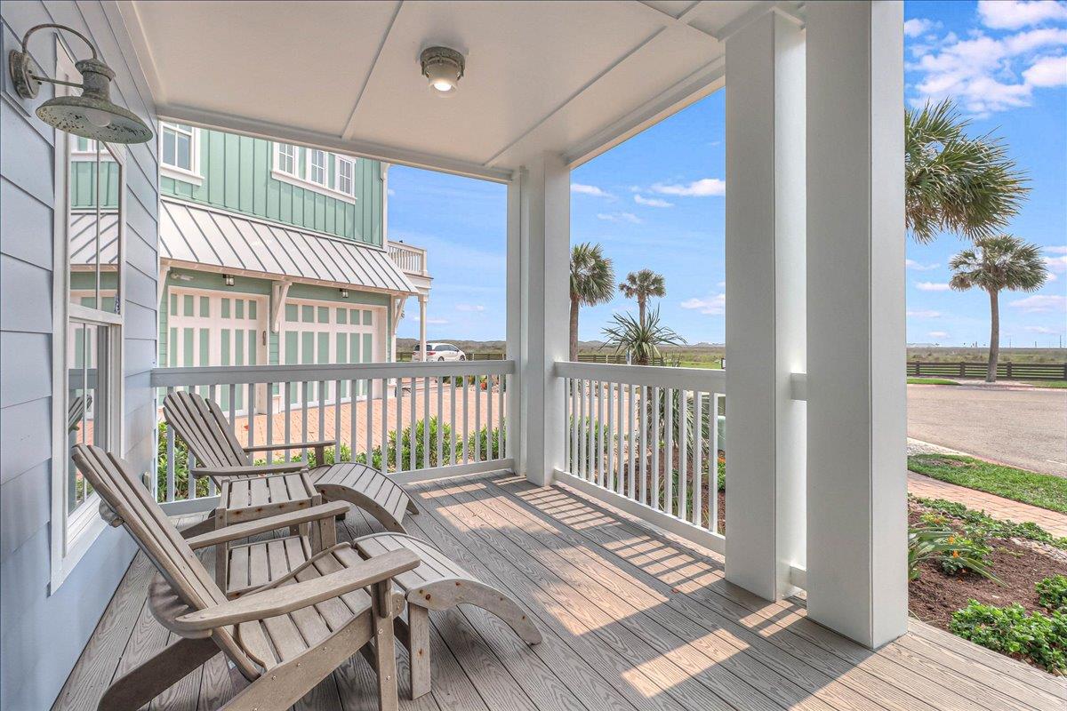 Front Porch, 1st Floor