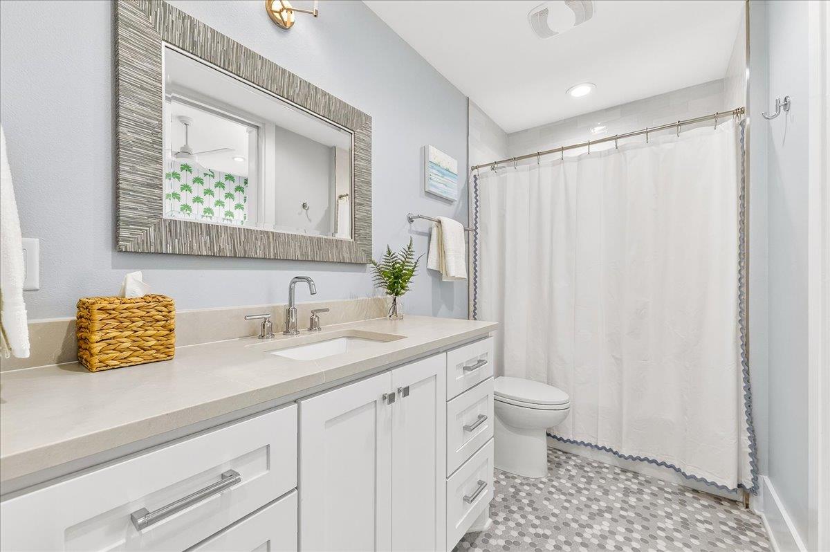 1st Floor, Shared Bathroom