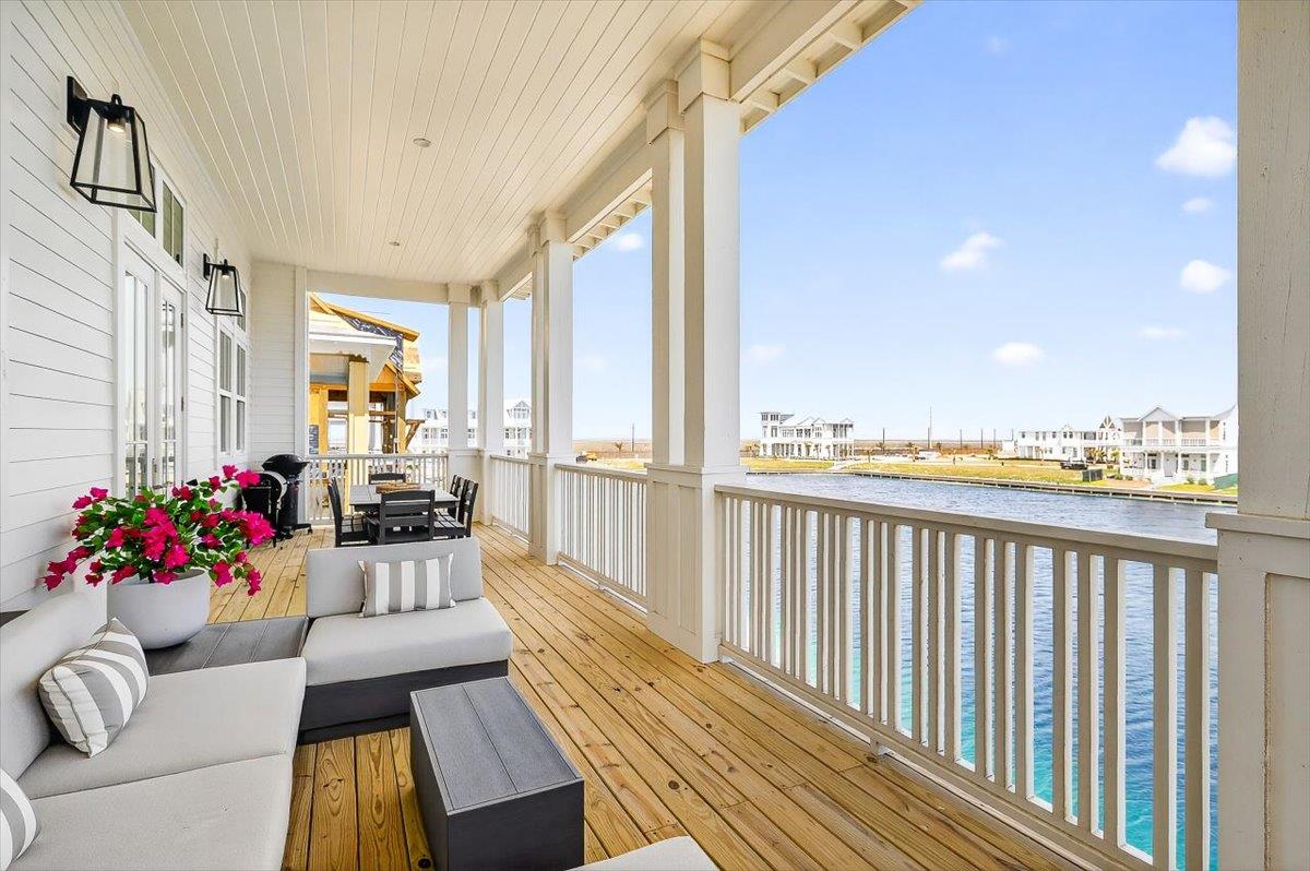 2nd Floor Wrap Around Porch