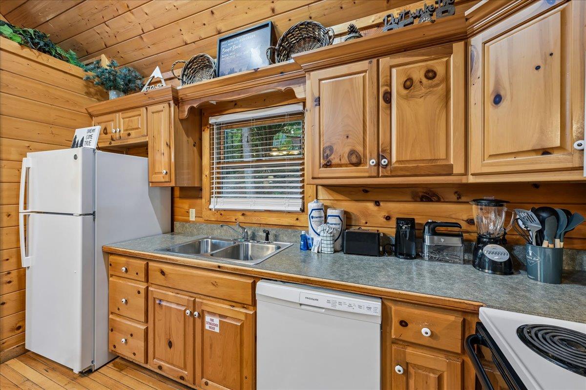 13Kitchen