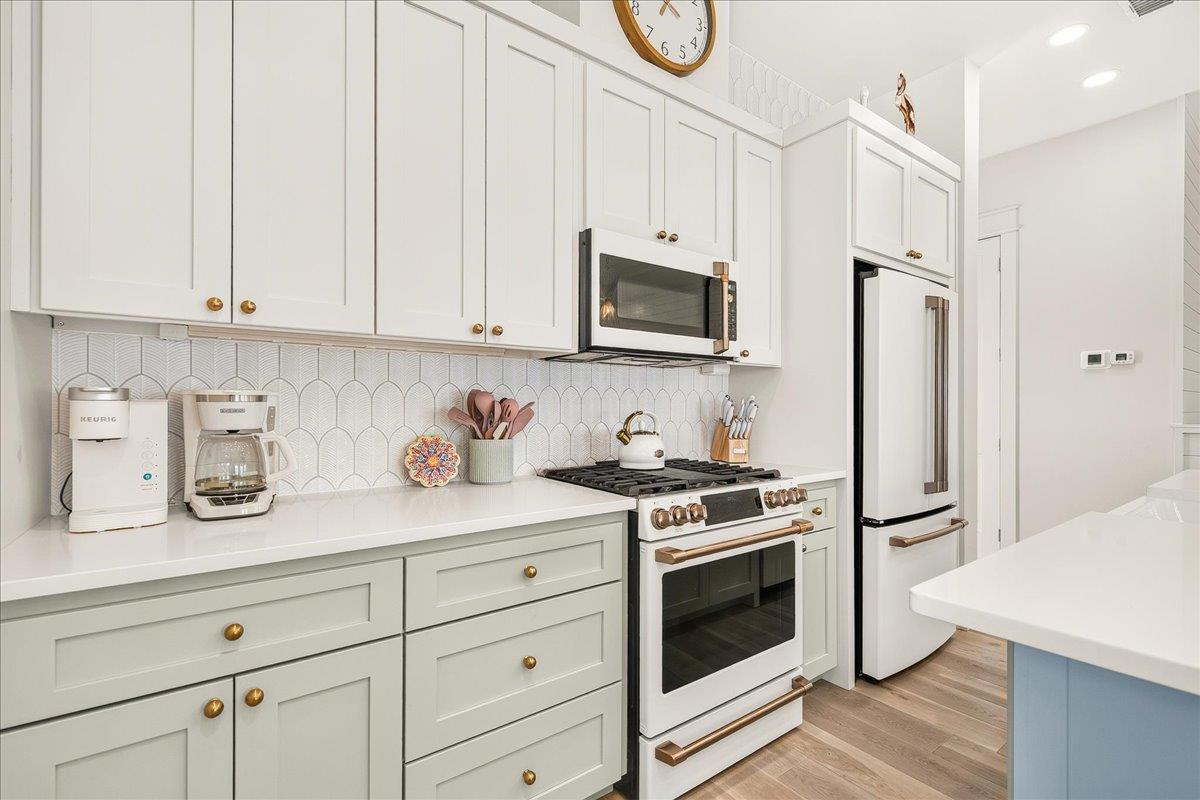 Kitchen, 2nd Floor