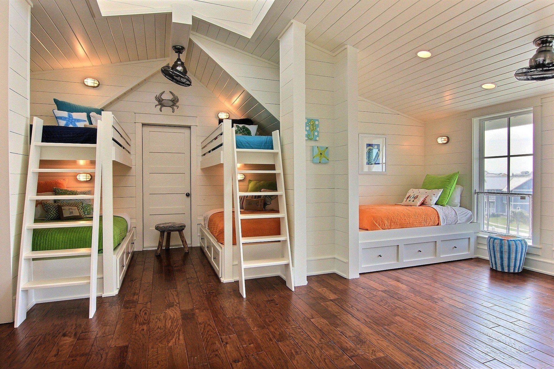 Third Floor Bunkroom—Twin over Queen Bunks