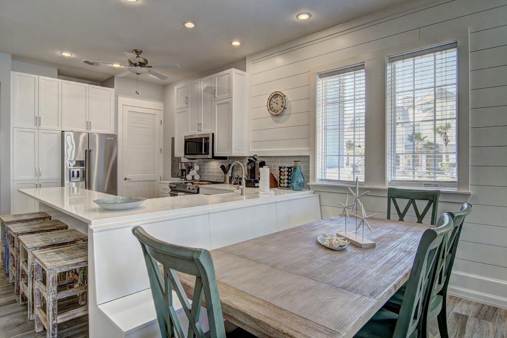 1st Floor, Dining Area
