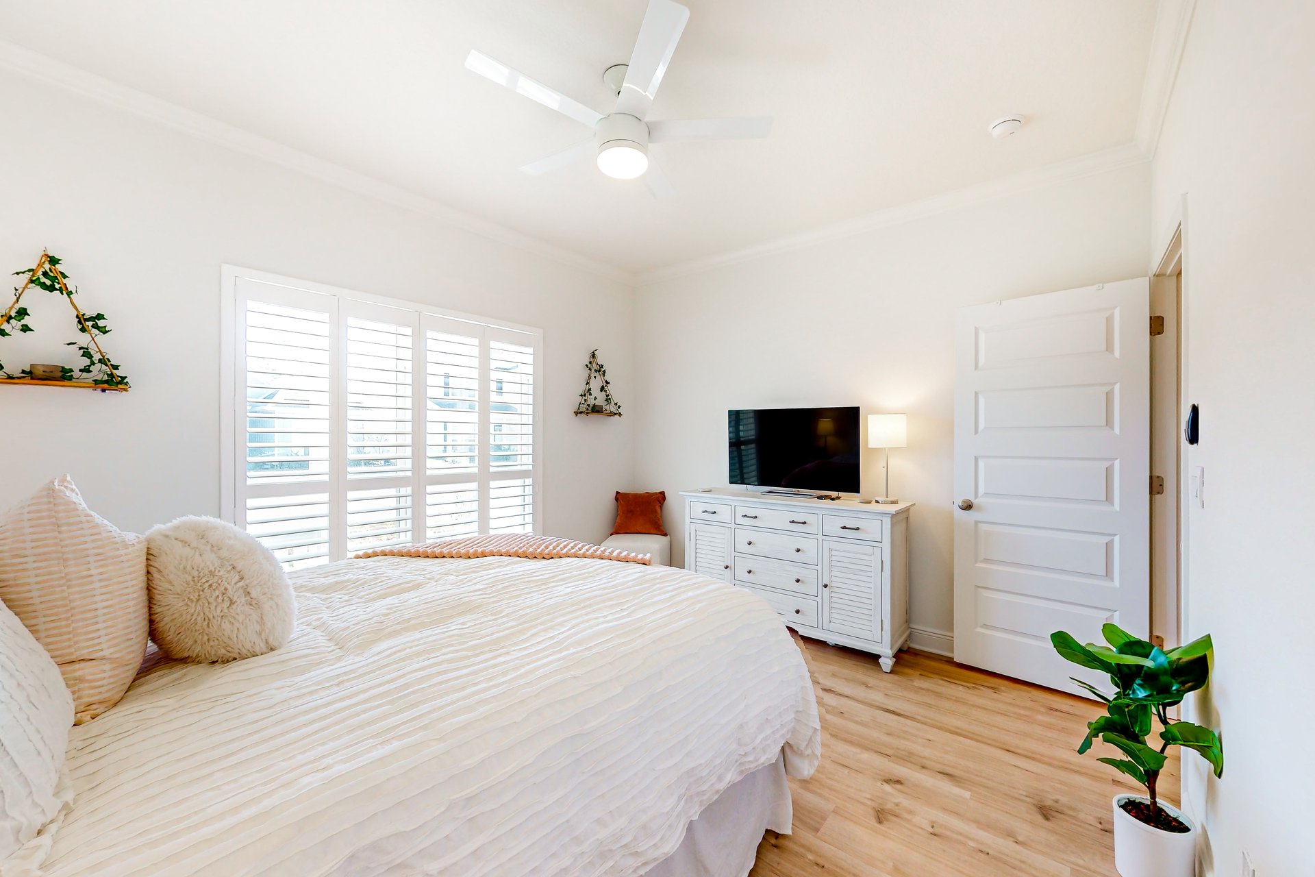 The Beach and Bay Nest 20