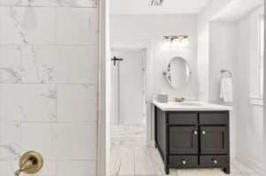 2nd Floor, Shared Bathroom