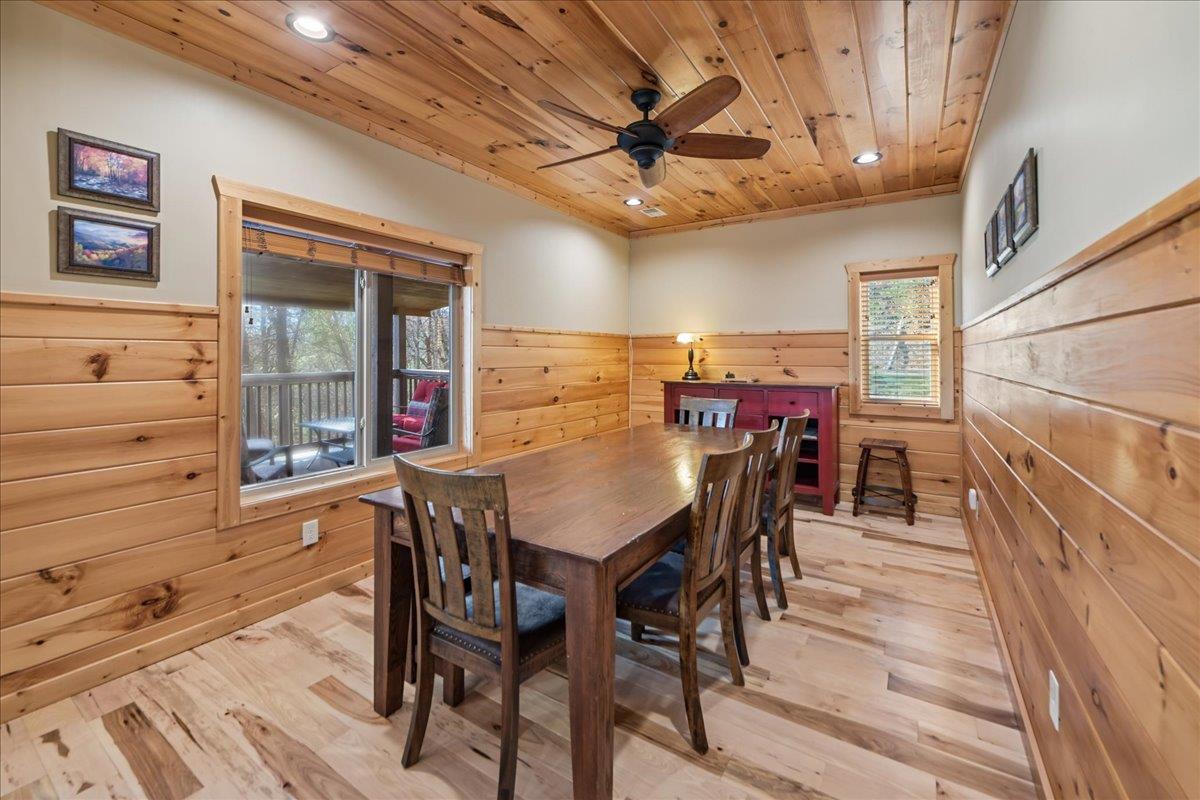 17Dining Room
