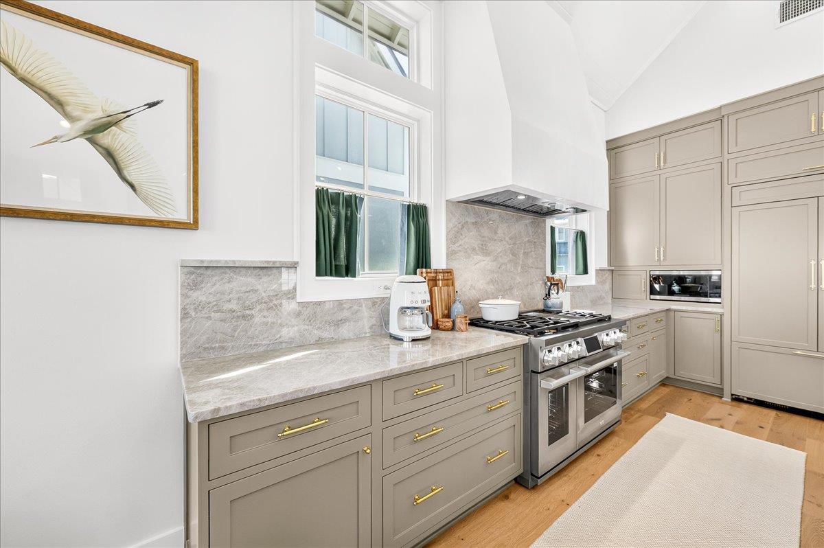 3rd Floor, Kitchen