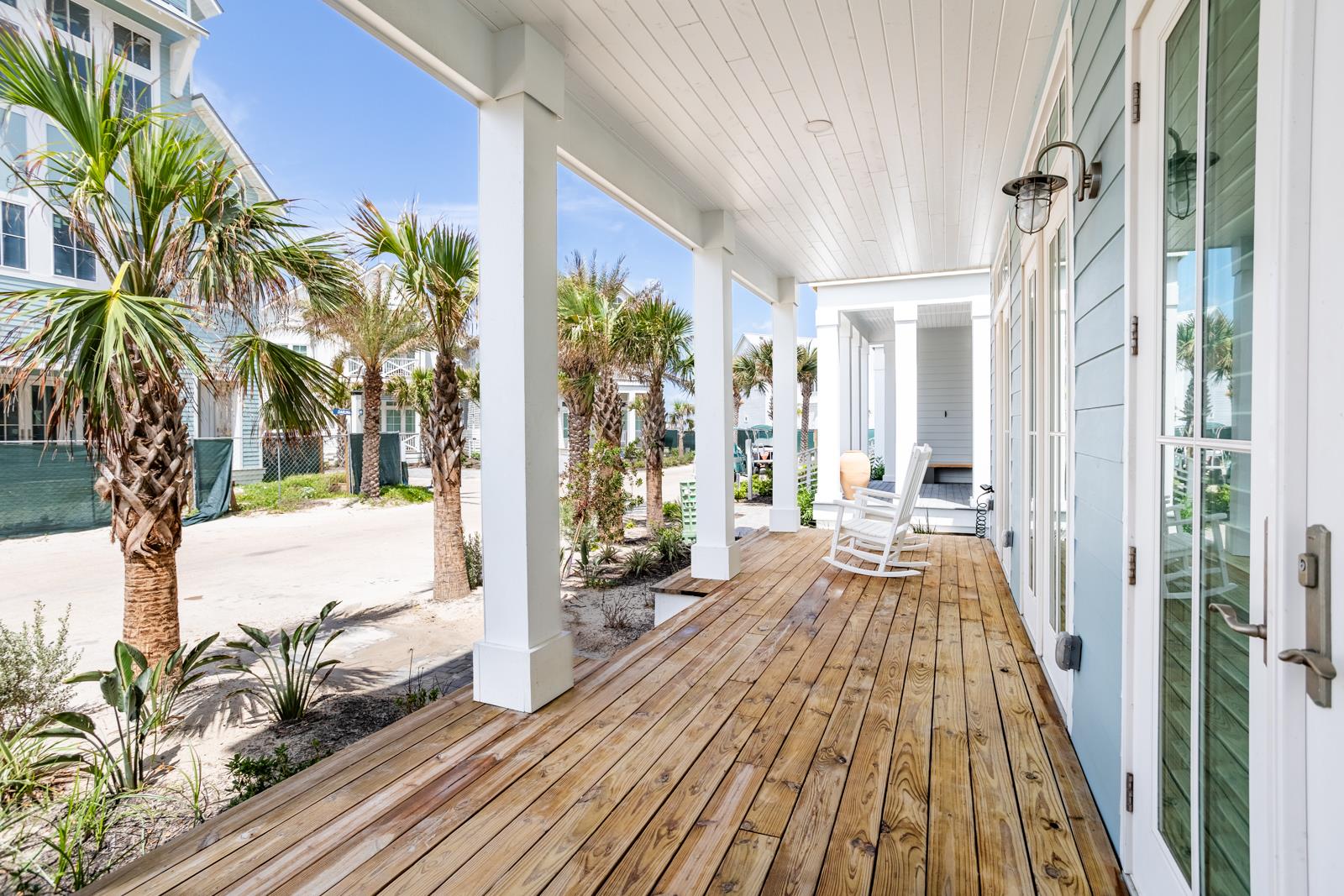 Entry Deck, 1st Floor