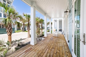 Entry Deck, 1st Floor