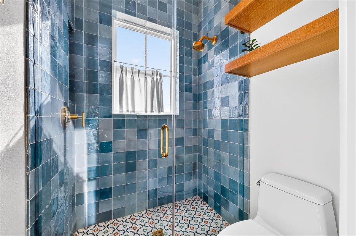 Hall Bathroom, 2nd Floor