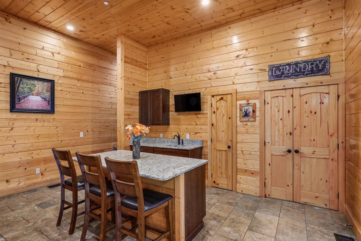 094Wet Bar