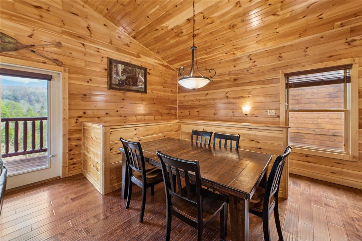 08Dining Area