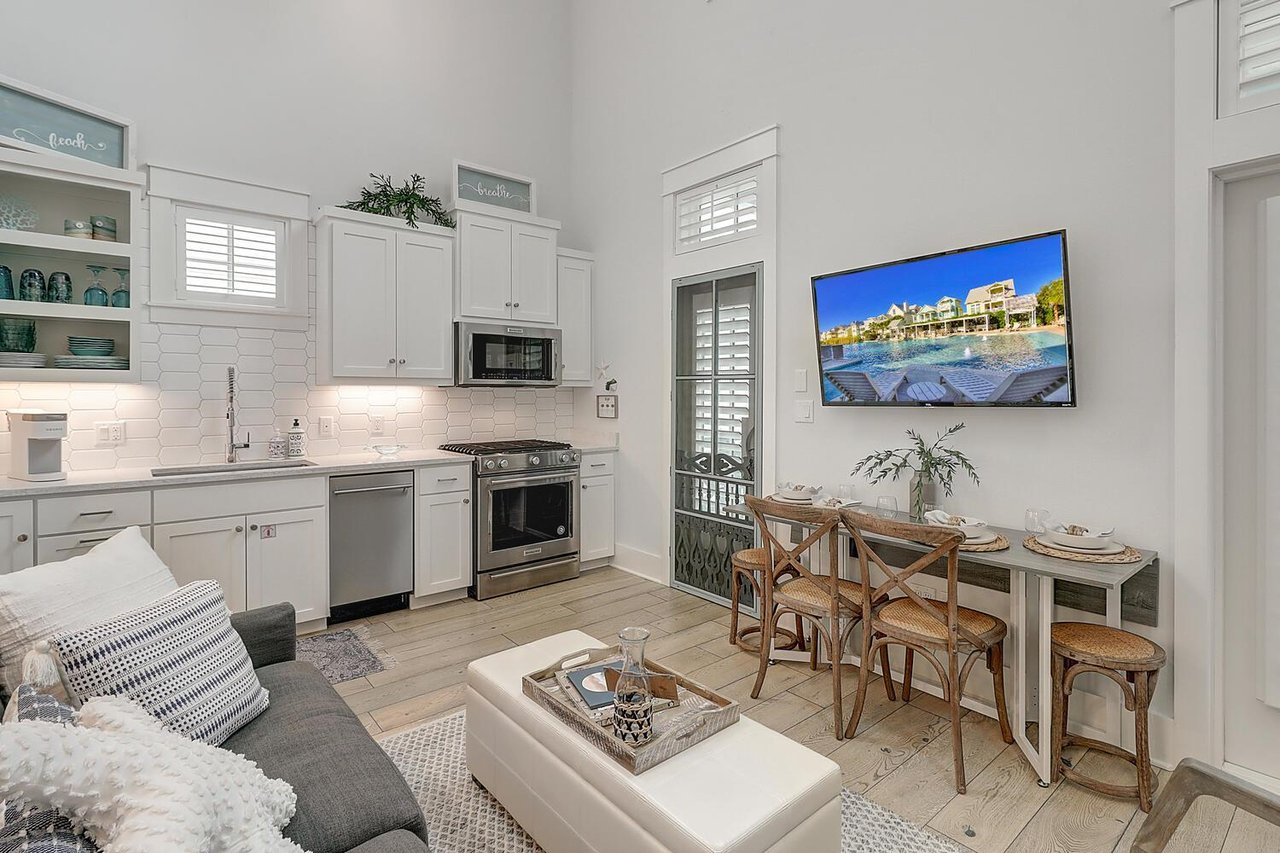 1st Floor, Dining and Kitchen Areas