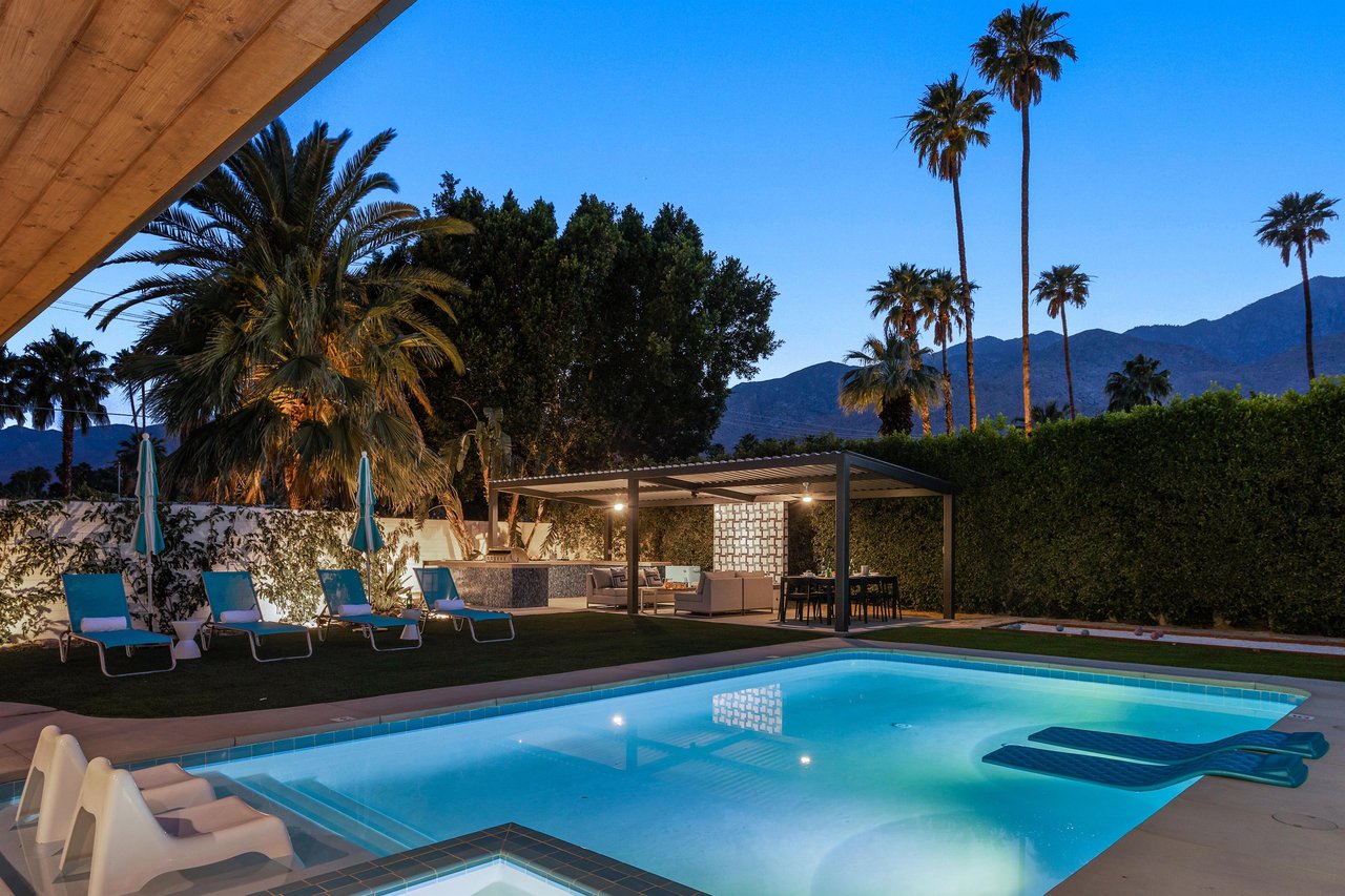 The large pool with integrated spa is fabulous