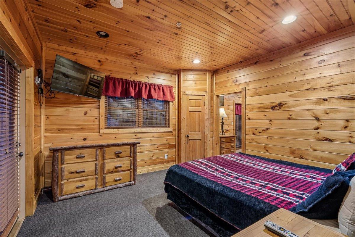 102Bedroom 8