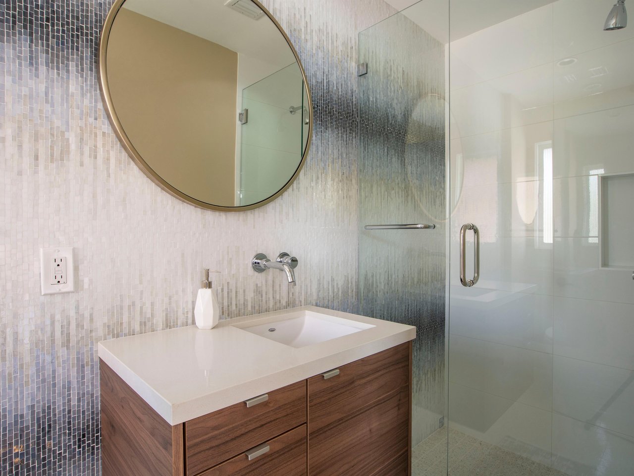 Luxurious bathroom fixtures