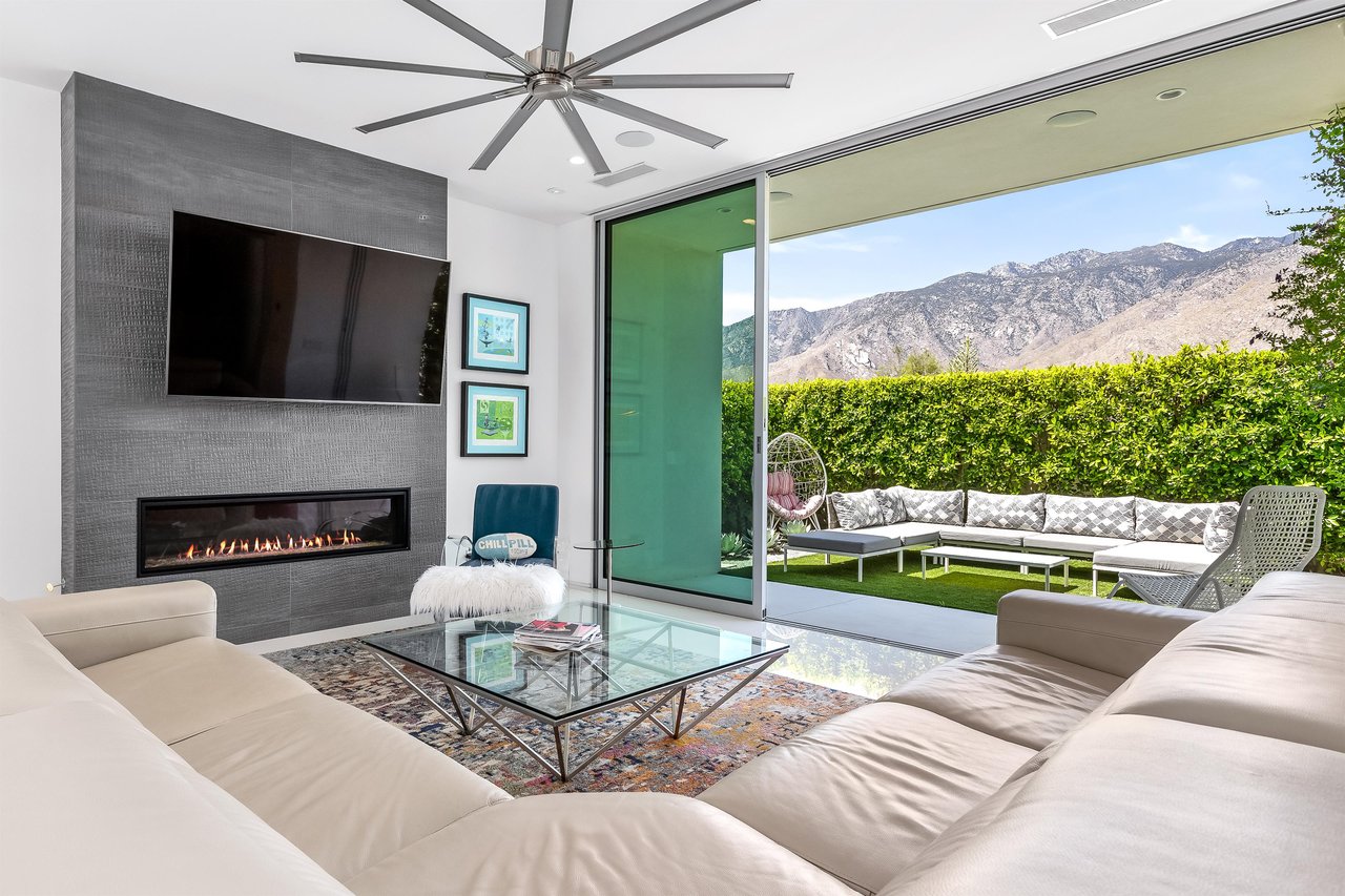 Gorgeous floor to ceiling panes of glass