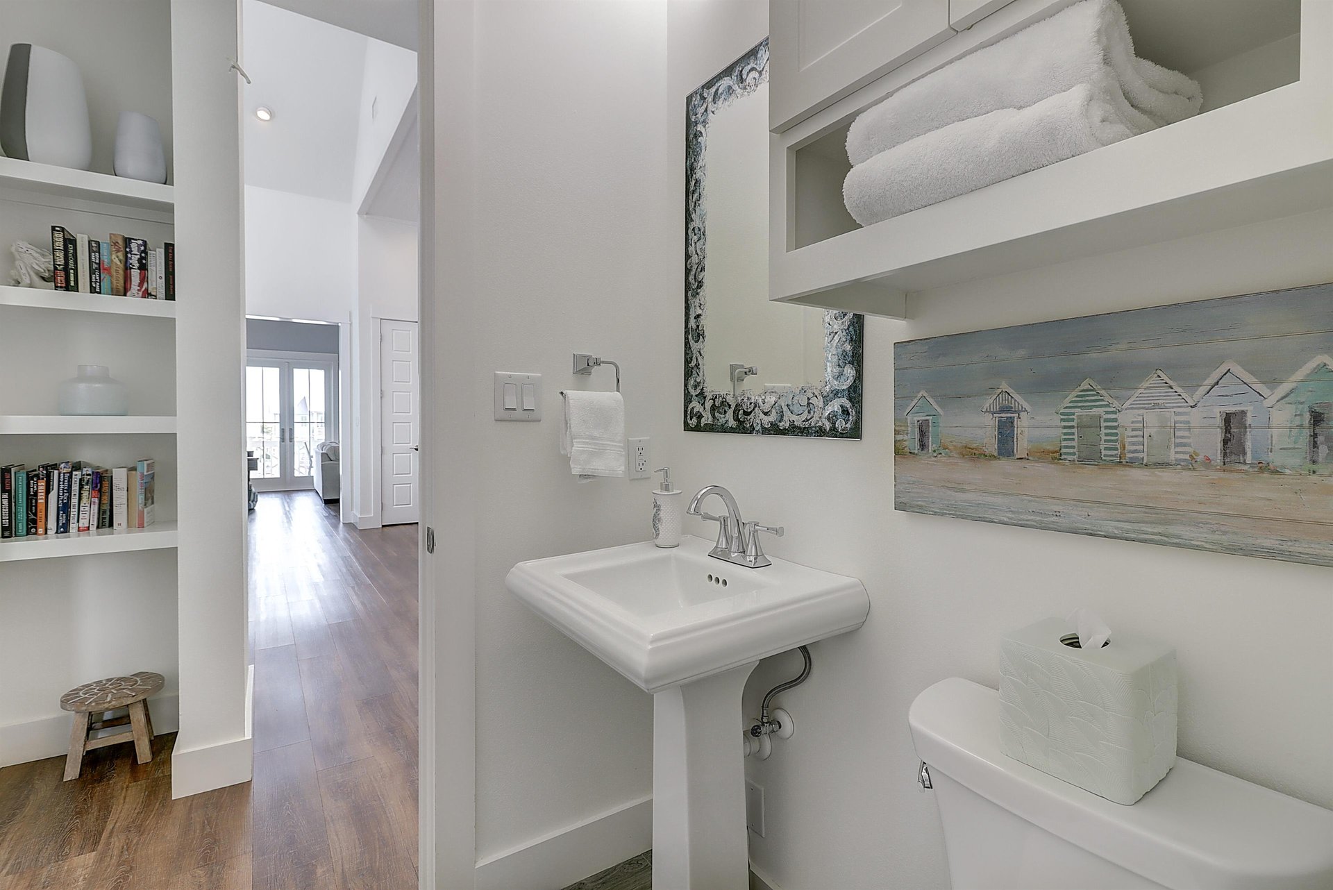 3rd King Shared Bathroom, 2nd Floor