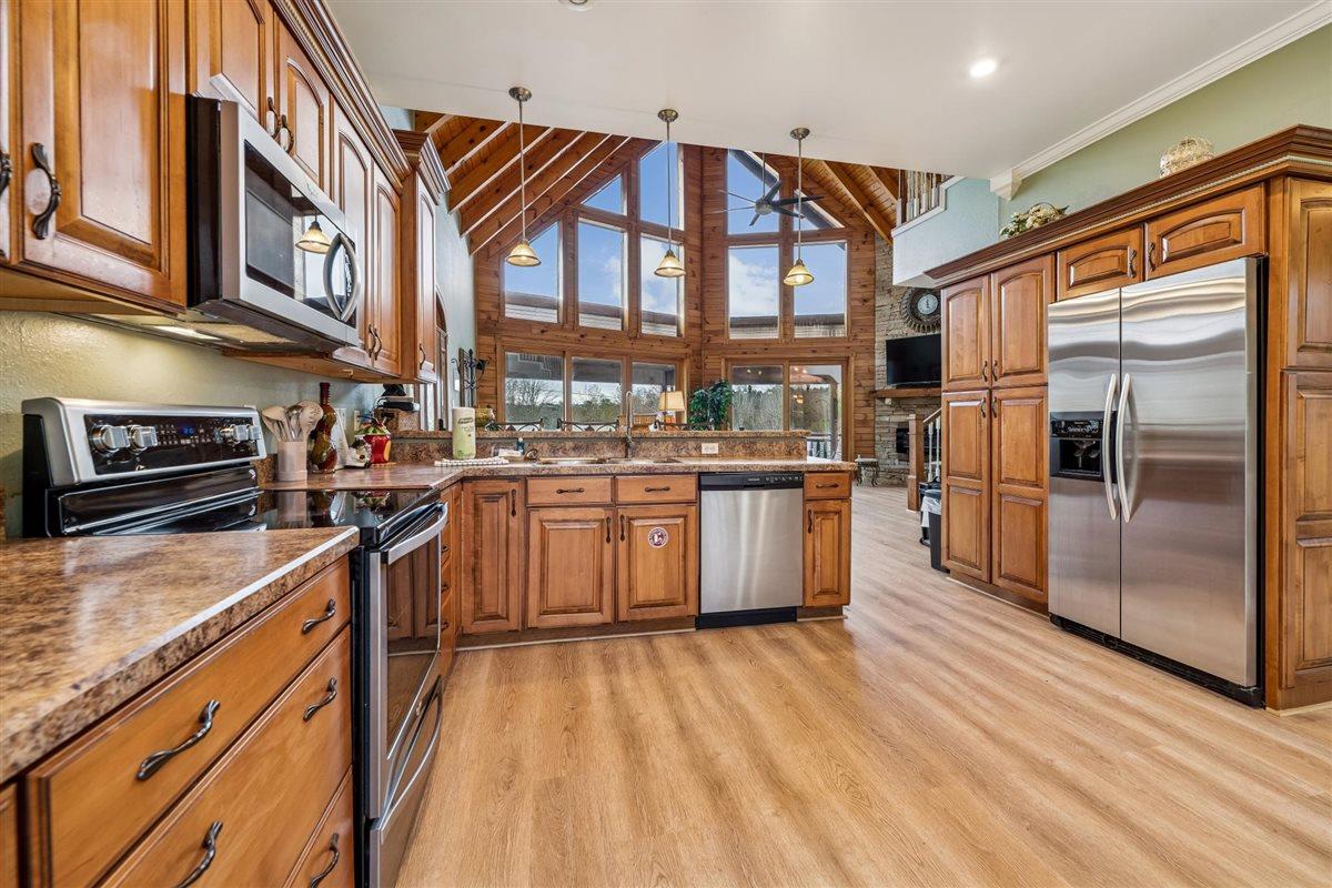 A fully equipped kitchen makes breakfast, family dinners and latenight snacks easy