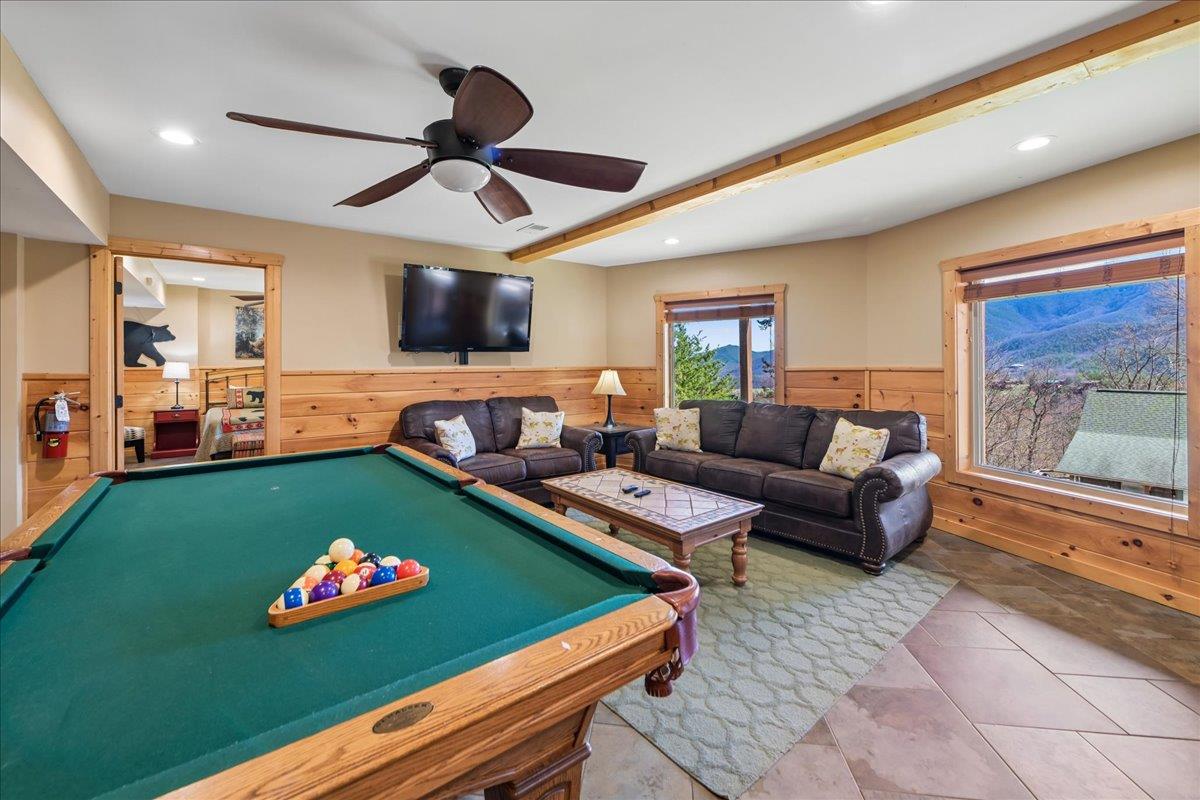 64Family Room